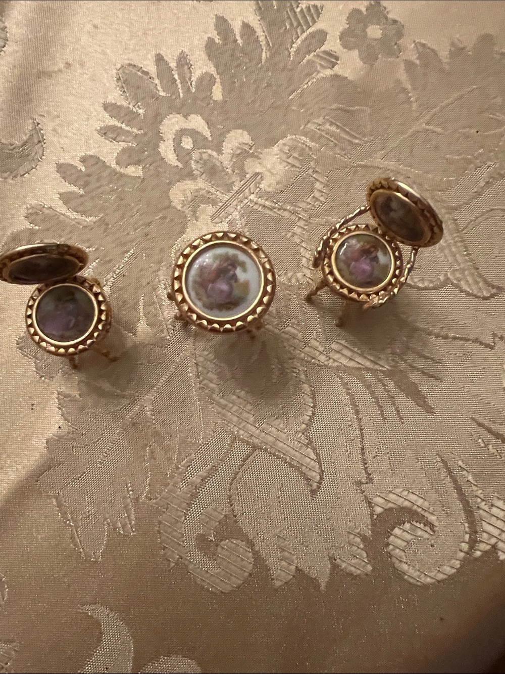 Limoges Gold Tone Ring with Iridescent Purple Center Mirror